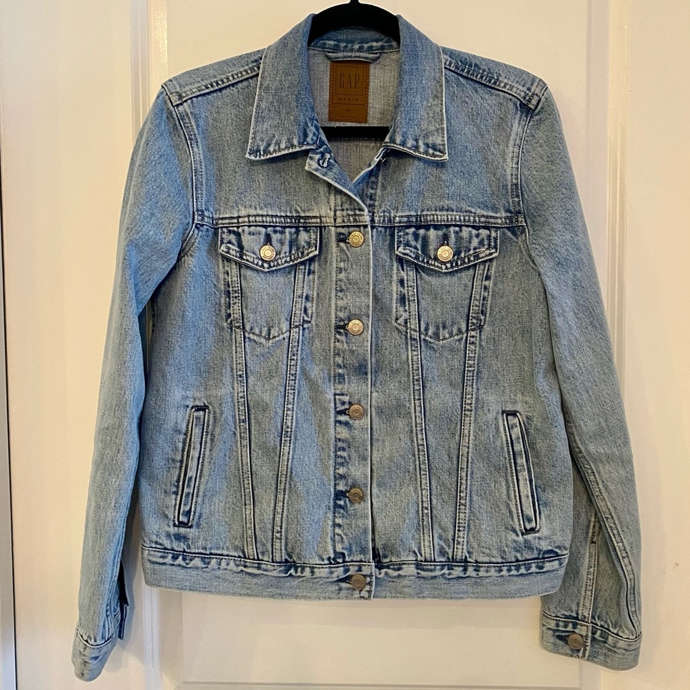 GAP Women’s Jean Jacket Size Medium